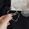 Pendientes de pin de plata 925 de alta gama estilo ins frío temperamento pendientes adorables diseño de nicho sentido de la moda pendientes versátiles