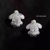 Nuevos pendientes de perla de doble pétalo cepillado estilo chino pendientes de flor de alta gama diseño de nicho pendientes simples estilo europeo y americano