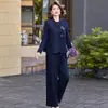 Nuevo conjunto de primavera y otoño para mujeres de mediana edad y mayores: estilo de mamá a la moda, camiseta de manga larga, chaleco bordado y pantalones de pierna ancha - un conjunto de tres piezas