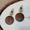 Pendientes Redondos de Madera Retro para Mujer Otoño e Invierno 2025 Nuevo Diseño de Nicho Pendientes de Lujo Accesible al por Mayor