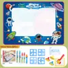 Lienzo de Agua Manta de Aprendizaje Mágica de Agua Tela de Escritura con Agua Pintura para Niños Manta de Pintura Mágica con Agua Transparente de Gran Tamaño Grafiti Repetido