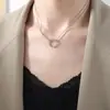 Estilo francês novo simples personalizado titânio aço redondo pingente assimétrico clavícula corrente versátil alto senso nicho joias para mulheres