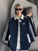 Jaqueta Casual Solta Estilo High Street Sudadora Color Block com Três Listras Tendência para Homens Inverno 2025 Novo Estilo Americano