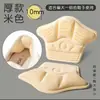 Almofadas de calcanhar bege espessadas são eficazes para sapatos que ficam um tamanho grande demais, prevenindo o escorregamento do calcanhar ao caminhar, proporcionando amortecimento, absorção de choque e proteção contra assaduras.