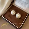Pendientes de Botón de Perla Redondos Planos Estilo Francés para Mujer, Lujo Ligero, Pendientes Versátiles de Gama Alta de Nicho, Pendientes de Tendencia 2025