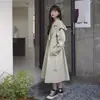 Tendência de Trench Coat Verde Feijão Versátil Confortável Amigo da Pele Casual Melhorador de Qualidade Nova Era Redutor de Idade Primavera e Outono 2025