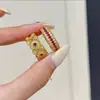 Anillo Abierto Flor Calada Chapado en Oro Real de 18K Circonita Anillo Versátil Retro para Dedo Índice Lujo Accesible Joyería de Mano de Gama Alta