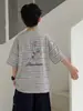 Camiseta de Manga Corta para Niños 2026 Nuevo Estilo Top Rayado Infantil Moda Verano Media Manga Venta al por Mayor para Niños