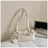 Primavera de 2026 Novo Estilo Coreano Design de Nicho Decoração com Fivela de Couro Bolsa de Ombro Único Moda Feminina Bolsa de Axila Versátil Bolsa Transversal