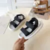 Sandalias Deportivas Infantiles Estilo Coreano Verano 2026 Nuevas Zapatos de Playa para Niñas Sandalias Versátiles Cómodas de Velcro para Niños