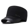 Nuevo sombrero cálido de otoño e invierno tipo Lei Feng para hombre, adecuado para usar al aire libre, engrosado para mayor calidez, forrado de felpa y diseñado para proteger los oídos, ideal para hombres de mediana edad y mayores.
