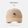 Nueva gorra bordada con letras estilo coreano para hombres y mujeres, adecuada para todas las estaciones, gorra de béisbol versátil para exteriores que hace que la cara se vea más pequeña, gorra de béisbol estilo americano