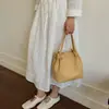Bolsa feminina vintage transfronteiriça novo modelo 2026 bolsa de ombro texturizada de moda de nicho trançada bolsa balde bolsa transversal