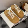 Sapatos Femininos Estilo Birkenstock com Solado Grosso para Aumentar a Altura, Novo Modelo 2026, Tamancos Slip-On Fechados para Primavera e Outono, Sapatos Preguiçosos Fáceis de Calçar
