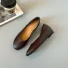 Sapatos femininos retro franceses simples para o dia a dia slip-on bico redondo sapatos internos de solado único feminino couro macio salto escondido sapatos de vovó sola macia tamancos