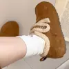 Zapatos de Algodón para Nieve Cálidos Retro de Suela Gruesa para Mujer Invierno 2026 Nuevo Estilo Felpa Engrosada Zapatos Bochen Peludos del Noreste