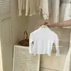 Coleção Primavera 2026: Camiseta Manga Longa Unissex com Gola Meia-Alta, Cor Lisa, para Crianças Pequenas e Bebês, Roupa Íntima Infantil, Roupas para Meninas
