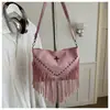 Bolsa de Grande Capacidade para Mulheres 2026 Verão Nova Moda Retro Bolsa de Ombro Transversal Bolsa com Textura de Alta Qualidade, Rebites e Franjas