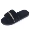 Estilo Idéntico de Rihanna 2025 Nuevas Pantuflas Planas Peludas de Otoño e Invierno Moda Cadena de Pedrería Pantuflas de Felpa para Mujer