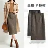 Falda midi de estampado de leopardo para mujer, moderna, nueva colección otoño/invierno 2026, estiliza la figura, versátil, con caída fluida, que se ajusta a la cadera, casual, con abertura, corte recto