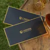 Sacos Envelope Personalizados de Alta Qualidade em Cartolina Preta com Estampagem Dourada e Relevo para Convites de Negócios, Presentes de Feriado e Porta-Cartões com Janela