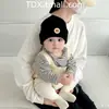 Gorros para Bebé para Otoño e Invierno Etiqueta Redonda Coreana con Letras para Niños y Niñas, Gorros Cálidos de Lana para Bebés de Pocos Meses, Gorros con Protección para las Orejas