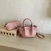 Bolso de cubo informal de moda para llevar en la mano 2026 nuevo de primavera simple moda bandolera de un solo hombro bolsa de gran capacidad para debajo del brazo