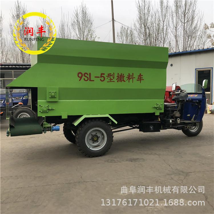 饲料撒料车