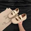 2026 Nova Moda Versátil Estilo Francês Aumento de Altura Slip-On Solado Macio Moda Design de Bolinhas Sapatos Casuais Femininos