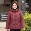 Chaqueta de algodón engrosada con forro de terciopelo para mamá, invierno 2026, estilo nuevo, corta, con capucha, engrosada, cálida, para mediana edad y ancianos, abrigo de algodón para abuela, mujer