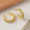 Pendientes de Forma de C Huecos Incrustados con Diamantes Estilo Francés Lujo Ligero Súper de Hada Moda Femenina Elegantes de Gama Alta Sentido Personalizado Versátiles Pendientes Elegantes
