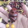 Pingente Ornamentado Pixiu Esculpido à Mão em Sândalo Roxo, Artesanato de Decoração de Bule Portátil Yiming Xianyuan