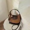 Bolso de Mano Retro de Nicho Mate Otoño e Invierno para Mujer 2026 Nuevo Bolso Cruzado Versátil Bolso Tote Pequeño de Mano Súper Caliente Exquisito