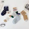 Calcetines infantiles Yishuangshuang, nueva colección otoño/invierno, diseño de coche de dibujos animados, longitud hasta la mitad de la pantorrilla, hechos con algodón peinado, patrón de rayas, adecuados para niños y estudiantes