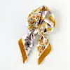 Bufanda cuadrada de flores fresca y elegante de 70 cm, bufanda de seda estampada en amarillo, bufanda para el cuello, bufanda profesional