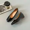 Novos Sapatos de Salto Anabela Quadrados Retro Profissionais com Decoração de Moeda de Ouro para Mulheres, Couro Macio, Boca Rasa, Salto Baixo, Estilo Primavera e Outono