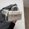 Elegante bolsa feminina pequena quadrada 2026 nova moda versátil bolsa transversal requintada e super popular bolsa sacola pequena para o dia a dia