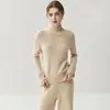 Coleção Outono/Inverno 2026 Bai Cai Rong: Gola alta discreta, ombro raglã, suéter quente, modelagem que afina, caimento solto, top interno de tricô