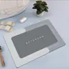 La alfombrilla de baño es absorbente de agua, antideslizante, de secado rápido, adecuada para entradas de baño, hecha de tierra de diatomeas con una base de goma antideslizante y es fácil de limpiar