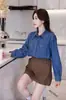 Foto Real de Camisa de Trabajo Retro Cuadrada Lavada Vintage Clásica, Camisa Ligera de Mezclilla Oscura para Primavera, Chaqueta Azul para Mujer