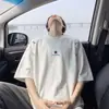Camiseta Bordada de Manga Curta Estilo Americano Lavada à Areia para Homens, Design Limpo e Ajustado para o Verão, Manga Meia-Manga com Caimento Solto para Adolescentes