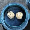 Elegantes pendientes de botón con forma de concha de aceite y gota de semicírculo de nicho, simples pendientes de aguja de plata 925 chapados en oro para mujer