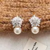 Pendientes de Perla Copo de Nieve de Alta Gama, Pendientes de Nicho Modernos y Versátiles, Accesorios para el Trayecto Diario