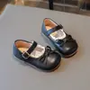 Zapatos de vestir simples dulces estilo Mori para niña, nuevos zapatos de rendimiento con lazo para niña 2025 primavera y otoño, zapatos pequeños de cuero con cordones para niños