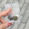 Suministro directo de fábrica etiqueta de collar con hebilla de PVC etiqueta bolsa pequeña transparente esmerilada etiqueta de marca registrada plástico perforado bolsa de botón