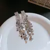 Pendientes de Borla con Hojas y Flores de Aguja Plateada Estilo Corte Retro Pendientes Largos Exagerados de Gama Alta Europeos y Americanos