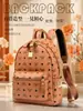 2026 Nova Chegada Bolsa de Ombro Dupla Clássica com Monograma e Rebites Tamanho Grande Mochila Versátil da Moda Tendência Grande Capacidade Atacado