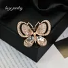 Moda europeia e americana novo broche de borboleta com diamantes de alta qualidade temperamento feminino alfinete requintado corsage da moda joia de cristal