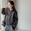 Conjunto de chaqueta de cuero para niñas otoño e invierno 2026 casual estilo coreano para niñas mayores chaqueta de cuero encerado y conjunto de jeans