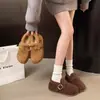 Zapatos de algodón para mujer con forro de felpa, estilo vintage con cinturón y hebilla cálida, suela gruesa con aumento interno de altura, color café 2026, mules slip-on de otoño e invierno